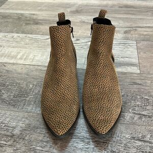 Crown Vintage size 9 Brown suede leather upper with black dots
